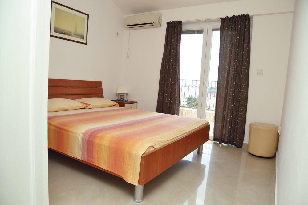 Apartmani Irena Petrovac ภายนอก รูปภาพ